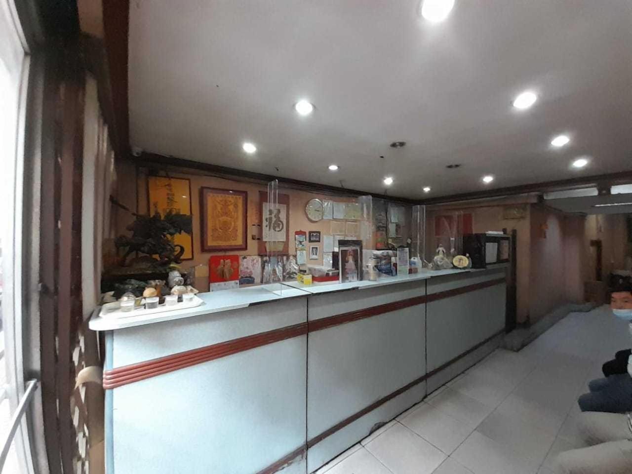 Oyo 1011 First Hotel Manila Exteriör bild